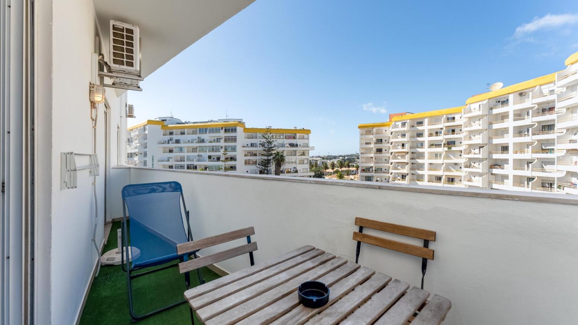 Sunny Retreat With Pool And Balcony By Lovelystay البوفيرا المظهر الخارجي الصورة