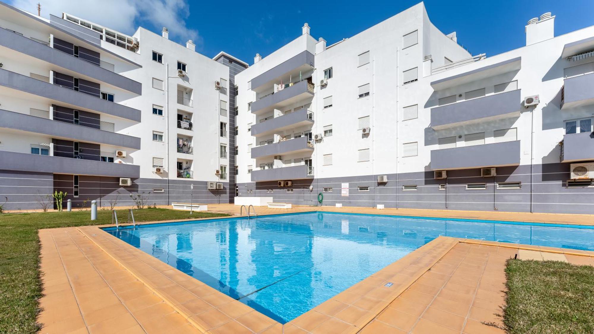Sunny Retreat With Pool And Balcony By Lovelystay البوفيرا المظهر الخارجي الصورة